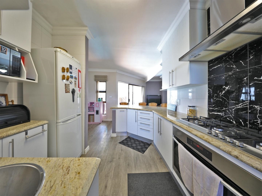 4 Bedroom Property for Sale in Plattekloof Western Cape